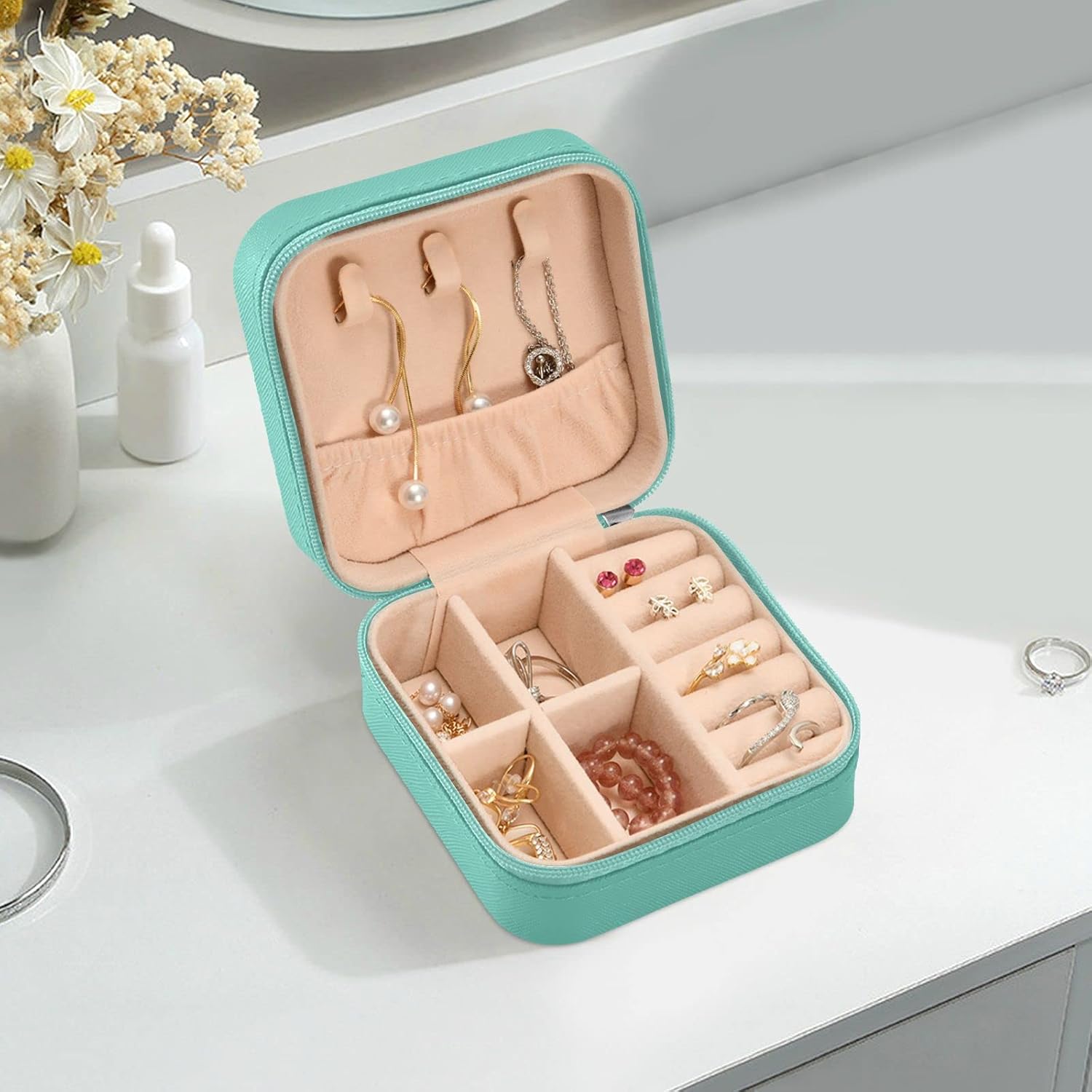 Jewelry Box Travel Jewelry Case Leather Jewelry Organizer Mini Portable Storage Boxes for Womens Rings Necklaces