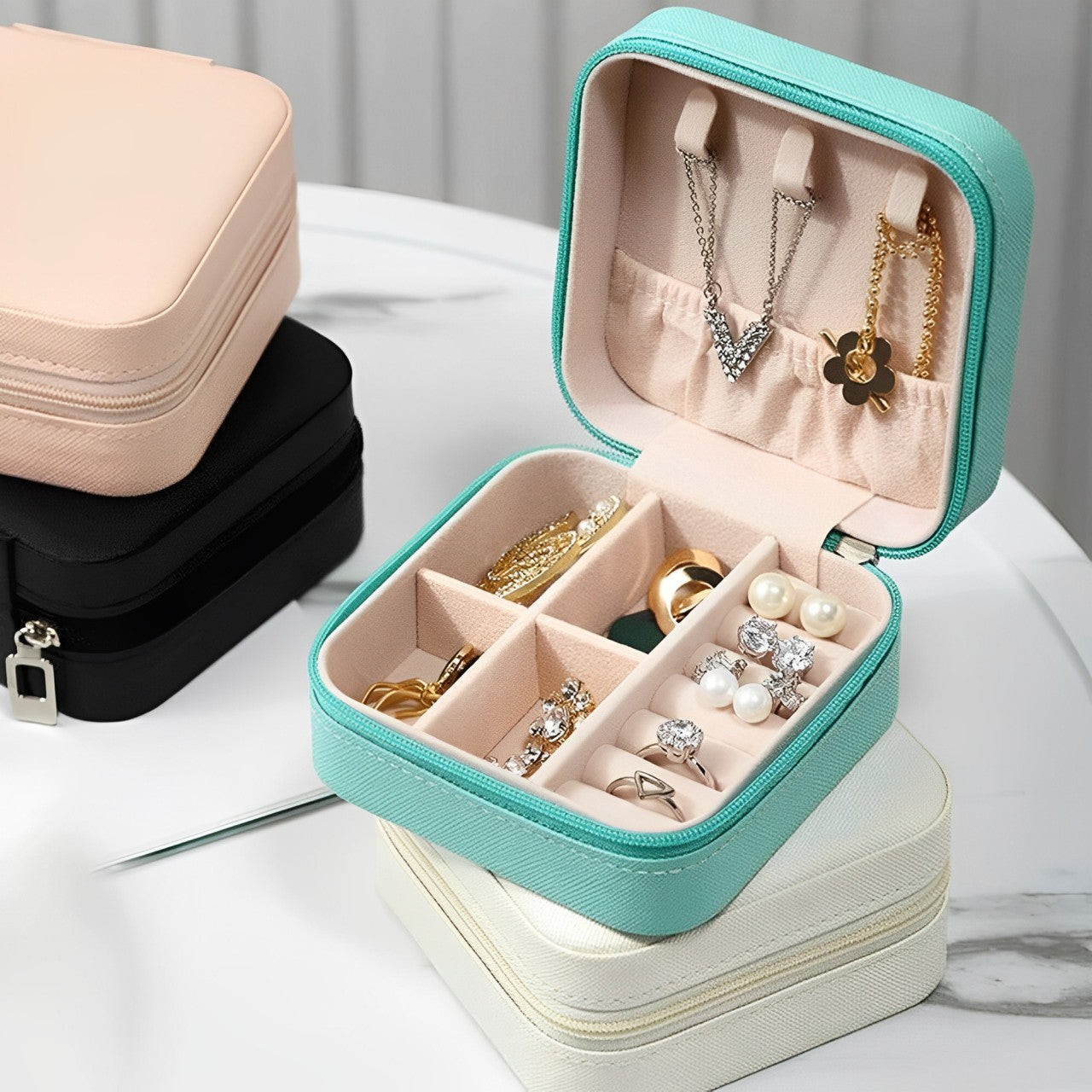 Jewelry Box Travel Jewelry Case Leather Jewelry Organizer Mini Portable Storage Boxes for Womens Rings Necklaces